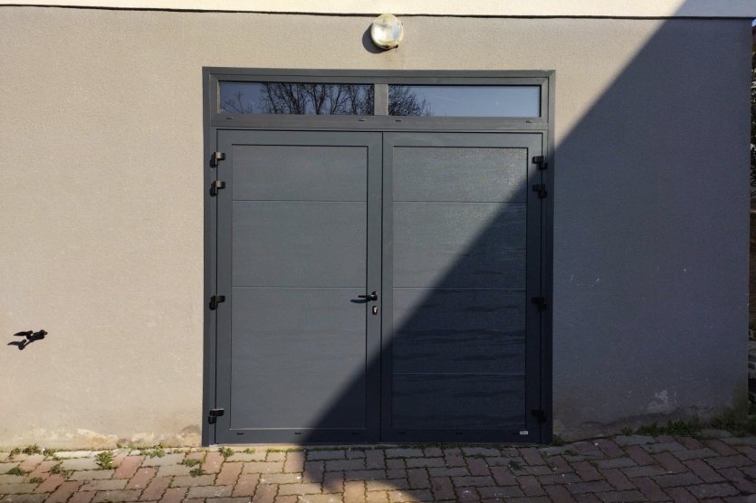 Porte de garage, porte d'entrée, volets et fenêtres à Senones