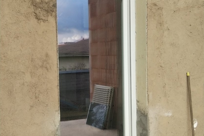 Fenêtre, volets, porte d'entrée à Saint Max