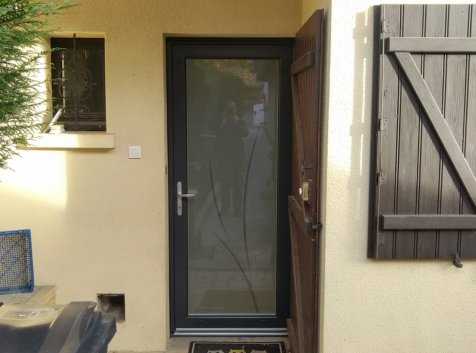Porte d'entrée et fenêtre à Chaligny