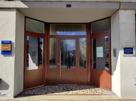 Portes d'entrées et vitrines à Charmes