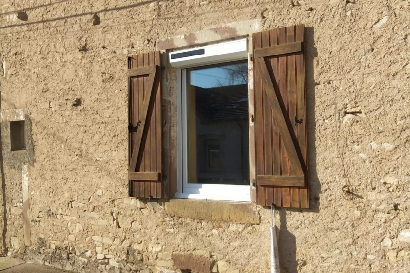 Fenêtre, volets et porte de garage à Seranville