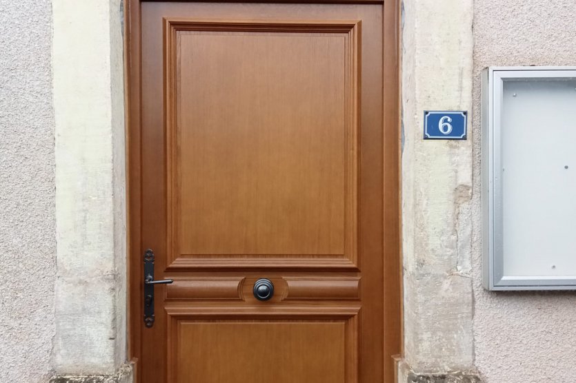 Porte d'entrée à Gugney-aux-Aulx