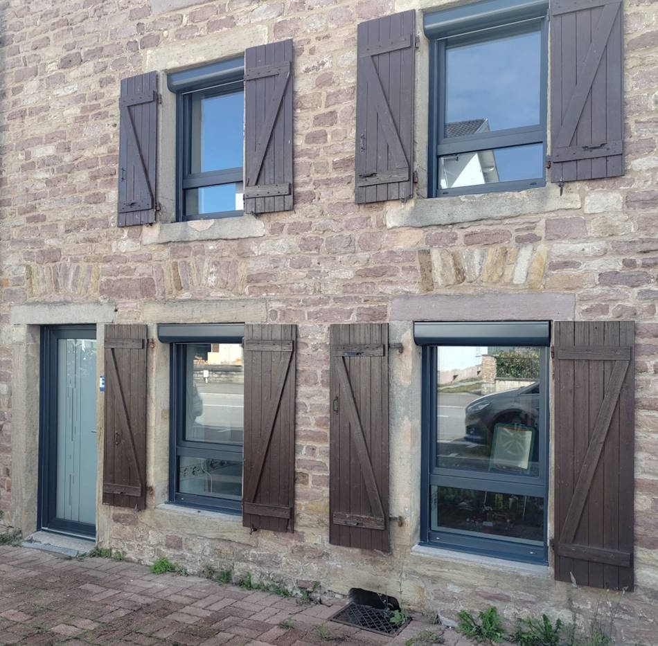 fenetre pvc golbey Fenêtre PVC posée à Golbey et une porte d'entrée gris anthracite